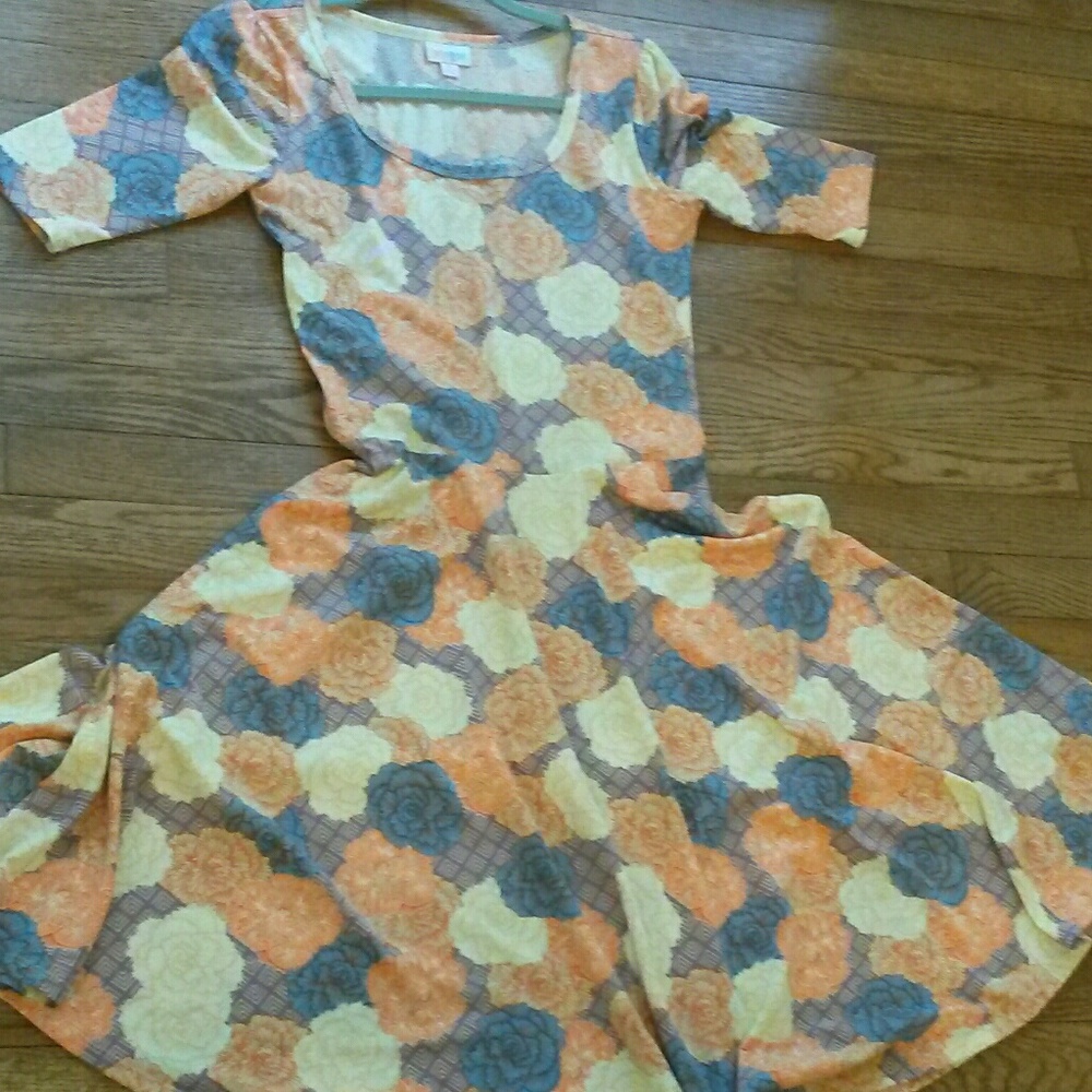 LulaRoe Nicole NWOT Small Dress
